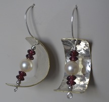 half moon disk w_pearl&garnet